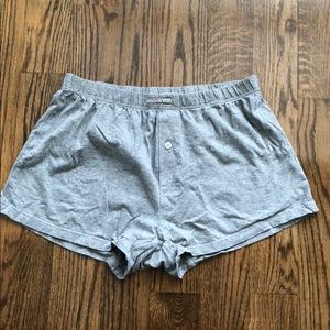 Delta shorts